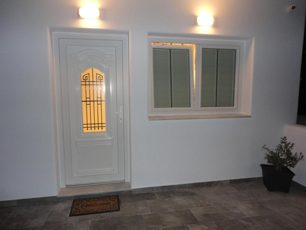 Triena Apartments Fíra Kültér fotó
